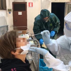 sanitari in prima linea contro il coronavirus