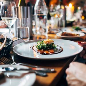 <span>Photo by <a href="https://unsplash.com/@jaywennington?utm_source=unsplash&utm_medium=referral&utm_content=creditCopyText">Jay Wennington</a> on <a href="https://unsplash.com/s/photos/restaurant?utm_source=unsplash&utm_medium=referral&utm_content=creditCopyText">Unsplash</a></span> Ristorazione