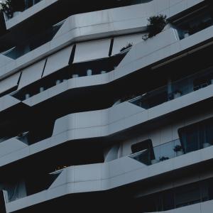 <span>Photo by <a href="https://unsplash.com/@benwksi?utm_source=unsplash&utm_medium=referral&utm_content=creditCopyText">Ouael Ben Salah</a> on <a href="https://unsplash.com/s/photos/milano?utm_source=unsplash&utm_medium=referral&utm_content=creditCopyText">Unsplash</a></span> Economia