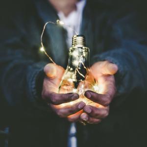 <span>Photo by <a href="https://unsplash.com/@pavement_special?utm_source=unsplash&utm_medium=referral&utm_content=creditCopyText">Riccardo Annandale</a> on <a href="https://unsplash.com/s/photos/innovation?utm_source=unsplash&utm_medium=referral&utm_content=creditCopyText">Unsplash</a></span> Innovazione