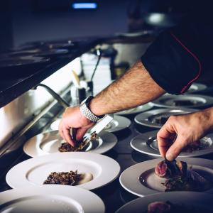 Photo by <a href="https://unsplash.com/@fabmag?utm_source=unsplash&utm_medium=referral&utm_content=creditCopyText">Fabrizio Magoni</a> on <a href="https://unsplash.com/s/photos/restaurant?utm_source=unsplash&utm_medium=referral&utm_content=creditCopyText">Unsplash</a> Lavoro