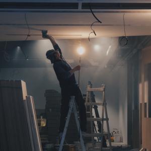 Photo by <a href="https://unsplash.com/@hngstrm?utm_source=unsplash&utm_medium=referral&utm_content=creditCopyText">Henry & Co.</a> on <a href="https://unsplash.com/s/photos/worker?utm_source=unsplash&utm_medium=referral&utm_content=creditCopyText">Unsplash</a> Lavoro