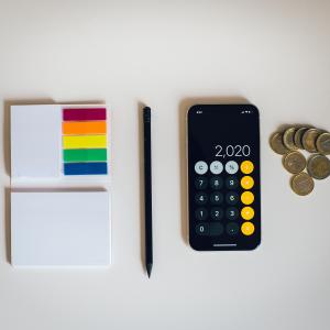 Photo by <a href="https://unsplash.com/@amoltyagi2?utm_source=unsplash&utm_medium=referral&utm_content=creditCopyText">Amol Tyagi</a> on <a href="https://unsplash.com/s/photos/taxes?utm_source=unsplash&utm_medium=referral&utm_content=creditCopyText">Unsplash</a> Lavoro