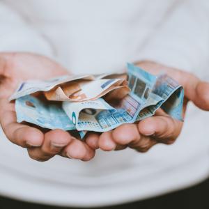 Photo by <a href="https://unsplash.com/@cdubo?utm_source=unsplash&utm_medium=referral&utm_content=creditCopyText">Christian Dubovan</a> on <a href="https://unsplash.com/s/photos/money-euro?utm_source=unsplash&utm_medium=referral&utm_content=creditCopyText">Unsplash</a> Imprese