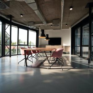 Photo by <a href="https://unsplash.com/@sunday_digital?utm_source=unsplash&utm_medium=referral&utm_content=creditCopyText">Nastuh Abootalebi</a> on <a href="https://unsplash.com/s/photos/office?utm_source=unsplash&utm_medium=referral&utm_content=creditCopyText">Unsplash</a> Imprese