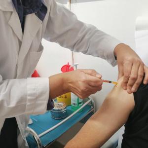 una vaccinazione anti covid una vaccinazione anti covid