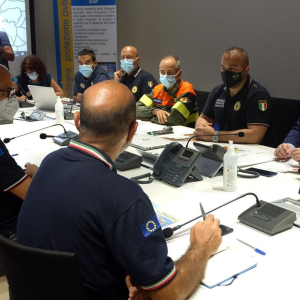 il presidente della Regione, Christian Solinas, con la protezione civile il presidente della Regione, Christian Solinas, con la protezione civile