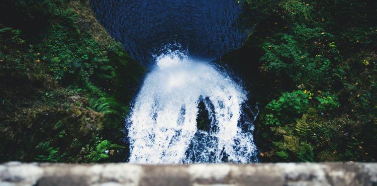 <span>Photo by <a href="https://unsplash.com/@arstyy?utm_source=unsplash&utm_medium=referral&utm_content=creditCopyText">Austin Neill</a> on <a href="https://unsplash.com/s/photos/water-risk?utm_source=unsplash&utm_medium=referral&utm_content=creditCopyText">Unsplash</a></span> Rischio idrogeologico
