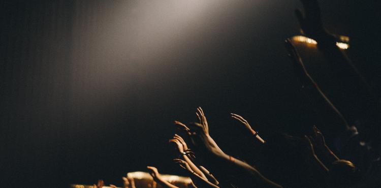 Photo by <a href="https://unsplash.com/@theunsteady5?utm_source=unsplash&utm_medium=referral&utm_content=creditCopyText">Edwin Andrade</a> on <a href="https://unsplash.com/s/photos/events?utm_source=unsplash&utm_medium=referral&utm_content=creditCopyText">Unsplash</a> Cultura